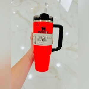 NEW Neon Orange Stanley! This one actually hurts my eyeballs it’s so bright!! 😍